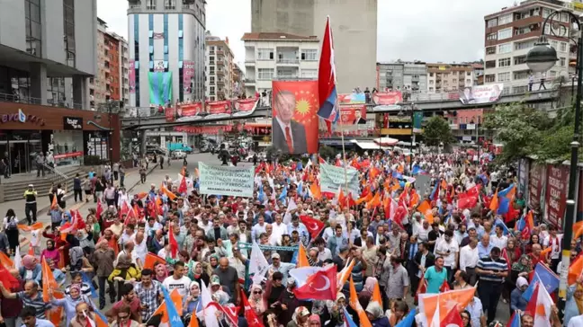 Rizeliler Erdoğan'ın Arkasında Kaçkar Dağları Gibi Dik Duracak