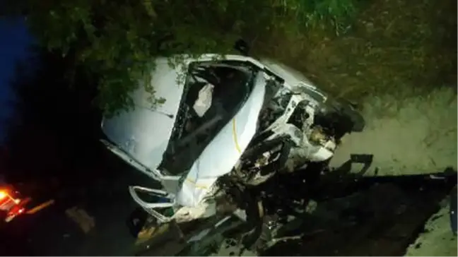 Ters Yöne Giren Hafif Ticari Araç Otomobile Çarptı: 1 Ölü, 6 Yaralı