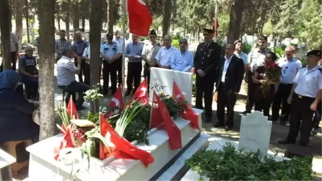 Burhaniye'de Şehit Mezarları Ziyaret Edildi
