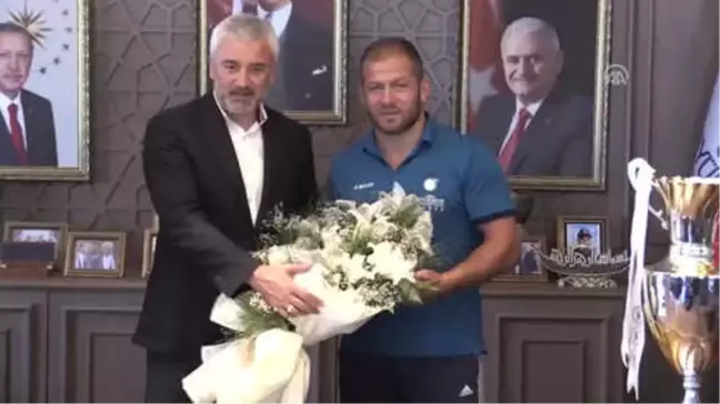 Kırkpınar Üçüncüsü Serhat Balcı'ya 100 Bin Lira Ödül