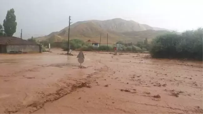 Çorum'daki Aşırı Yağışlar Ulaşımı Adeta Felç Etti