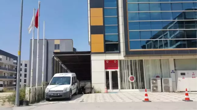 Ayvalık'ta Teknenin Batması ile Boğulan 6 Kişinin Cenazeleri Adli Tıpa Getirildi