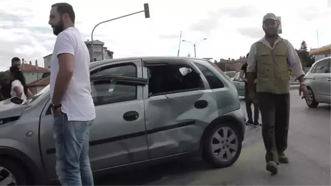 Otomobiller Birbirine Girdi: 5'i Çocuk 9 Yaralı