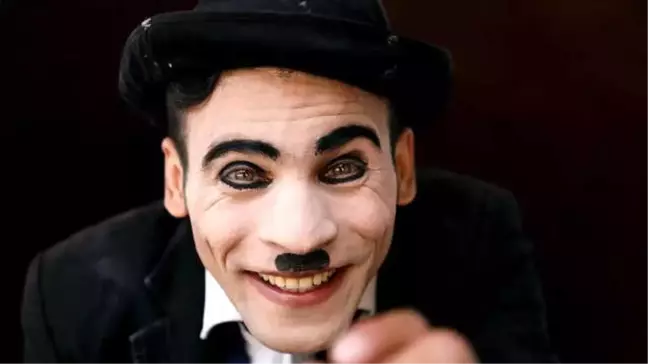Afgan Charlie Chaplin': Tehditlere Rağmen Halkımı Güldürmek İstiyorum