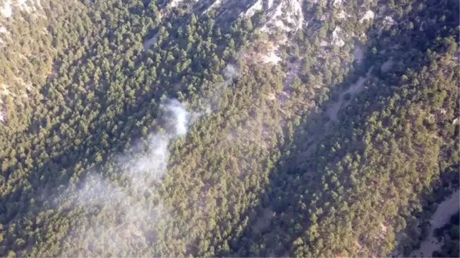 Antalya'daki Orman Yangınını Söndürme Çalışmaları Devam Ediyor