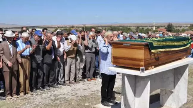 Otobüs Kazasında Ölenlerden 2'si Eskişehir ve Bilecik'te Toprağa Verildi