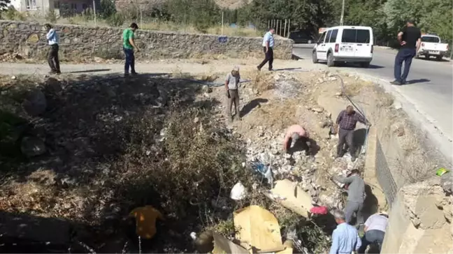 Belediye, Menfez ve Köprü Altlarını Temizledi