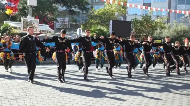 Burhaniye'de Cumhuriyet Bayramı Coşkusu Yaşandı