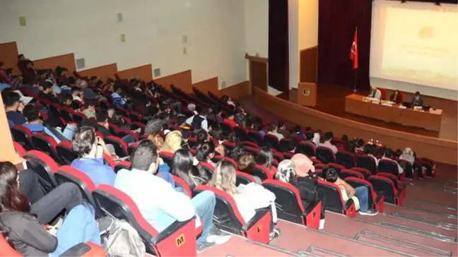 Meü'de 'Cumhuriyet' Paneli