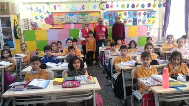 Minik Yürekler Harçlıklarını Yemen İçin Biriktirdi