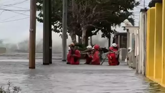 Video | Küba'da Sel Felaketi: Dalgaların Boyu 5 Metreyi Buldu