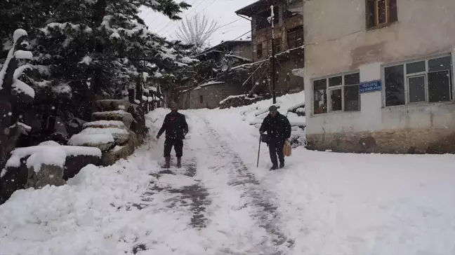 Bozkır'da İmece Usulü Kar Temizliği