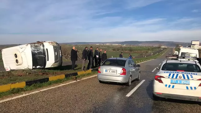 Gaziantep'te Öğrenci Minibüsü Devrildi: 6 Yaralı