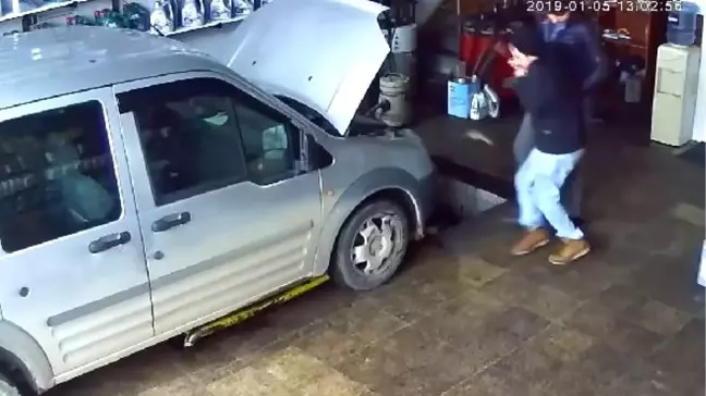 Motordan Fırlayan Fare Yürekleri Hoplattı