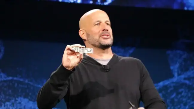 Intel, Masaüstü ve Atom Çekirdeklerini Birleştirdiği 3d Çipi Lakefield'ı Tanıttı