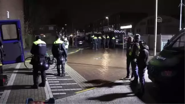 Hollanda'da Cami Önünde Provokatif