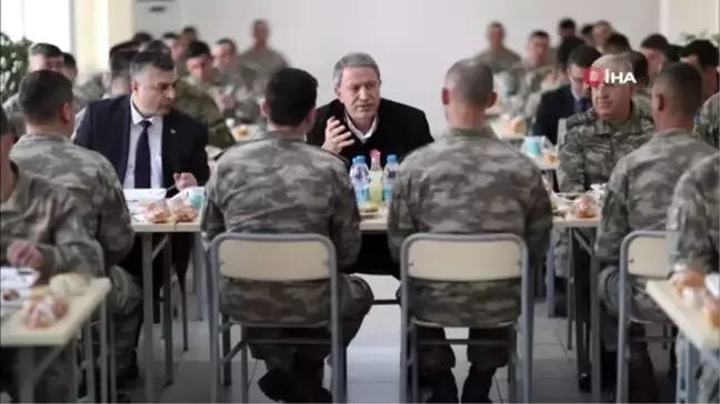 Milli Savunma Bakanı Akar'dan Fırat'ın Doğusu ve Münbiç Açıklaması