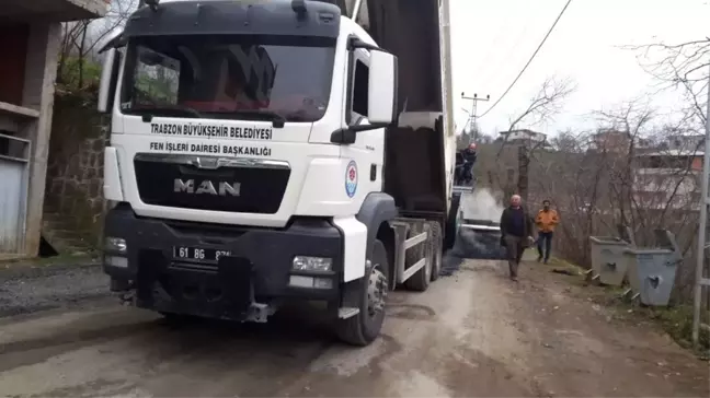 Büyükşehir Belediyesi Kaşüstü'nde Asfaltlama Çalışmalarına Başladı