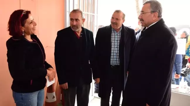İsmail Erdem CHP Standını Ziyaret Etti