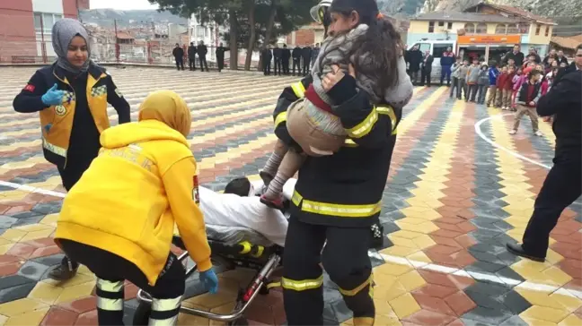 İskilip'te Öğrencilerden Sivil Savunma Tatbikatı
