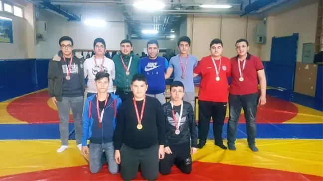 Güreşte Şampiyonlar Belli Oldu