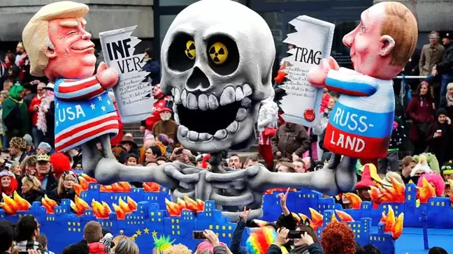 Almanya'da '5. Mevsim' Karnaval Geçidi