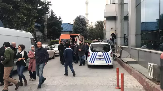 Küçükçekmece'deki Ağır Koku Ekipleri Harekete Geçirdi