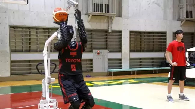 Gerçek '3'lük Makinesi': Stephen Curry'den Bile İyi Üçlük Atan Robot (Video)