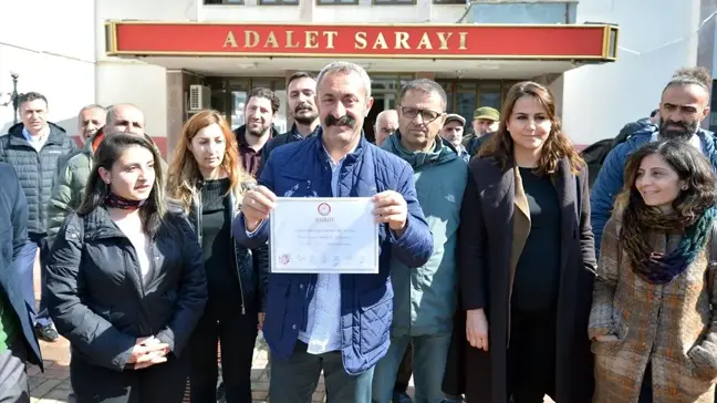Tunceli Belediye Başkanı Seçilen Tkp'li Maçoğlu Mazbatasını Aldı