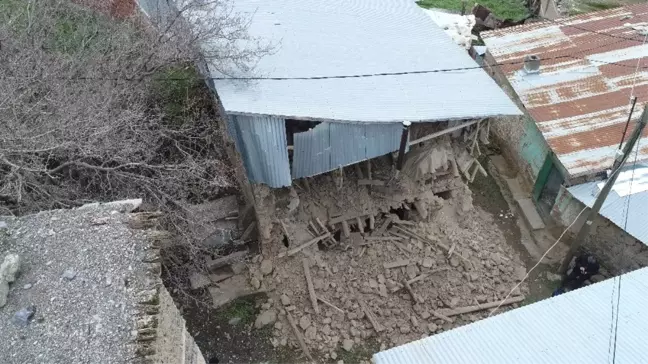 Elazığ'da 5.2'lik Deprem 11 Köyde 50 Eve Hasar Verdi