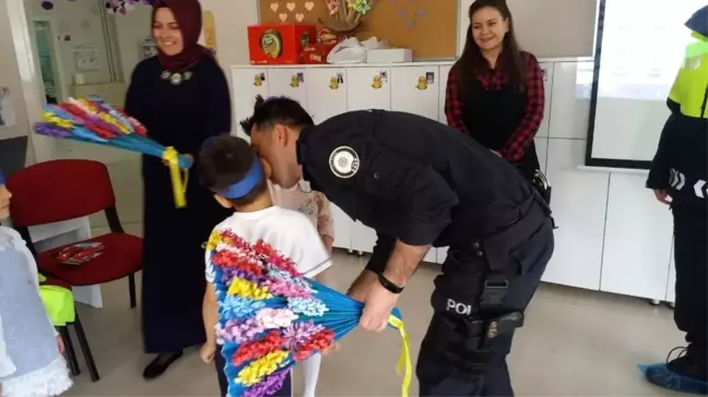 Polisiler Ana Sınıfı Öğrencilerine