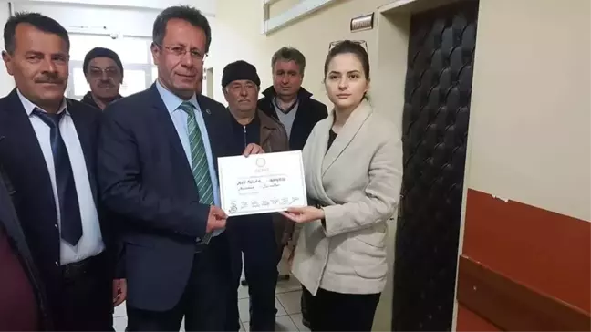 Sarıveliler'de Halil Kulak Mazbatasını Aldı