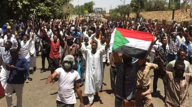 Sudan, 30 Yıldır Görevde Olan Devlet Başkanı Ömer El Beşir'le Vedalaşıyor Mu?