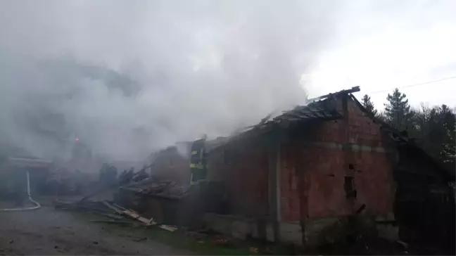 Kastamonu'da Yıldırım Düşmesi Sonucu Yangın Çıktı
