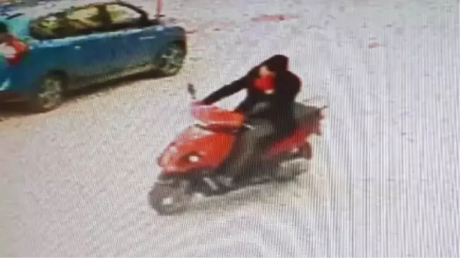 Taciz Şüphelisi Motosikletli Bahçıvan Güvenlik Kamerasında
