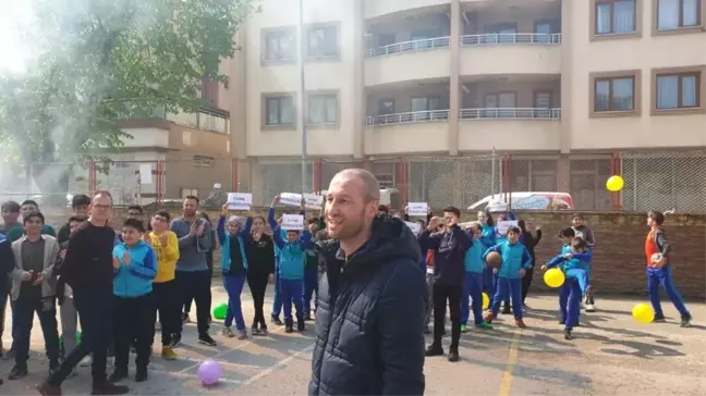 Kanseri Yenerek Okula Dönen Öğretmene Sürpriz Karşılama