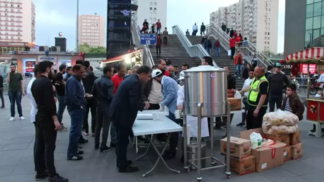 Bahçelievler Belediyesi'nden Metrobüs Yolcularına İftar