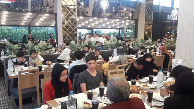 Başakşehir'de Gaziler ve Şehit Yakınları İlk İftarda Bir Araya Geldi
