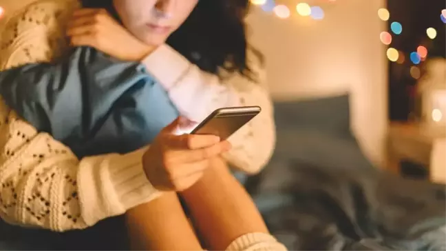 16 Yaşındaki Kız Instagram'da Düzenlediği Anket Sonrası İntihar Etti