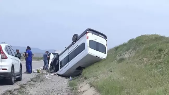Kırıkkale'de Yolcu Minibüsü Devrildi: 1'i Ağır 8 Yaralı