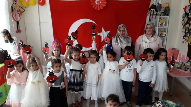 Kur'an-Kursundaki Minik Öğrenciler Karne Heyecanı Yaşadı
