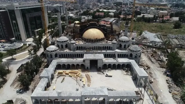 Ege'nin en büyük camisinde çalışmalar sürüyor