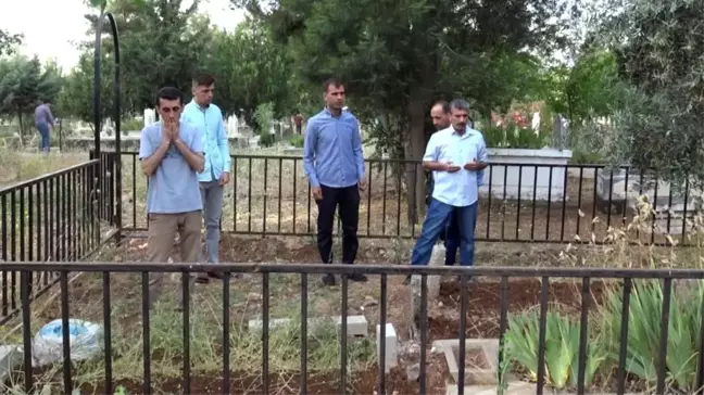 Siverek'te bayram günü vatandaşlar mezarlıklara akın etti
