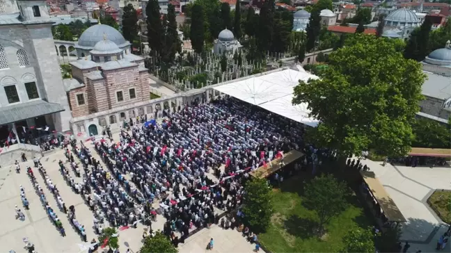 Muhammed Mursi için Fatih Camii'nde gıyabi cenaze kılındı