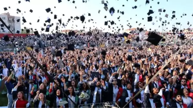 ÇOMÜ'de mezuniyet coşkusu