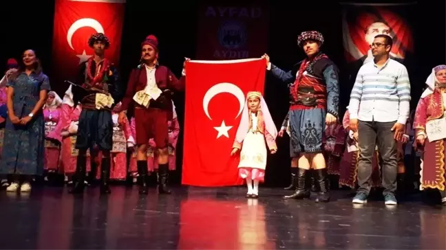 'Zeybeklerin Sesi' isimli gecede kursiyerler hünerlerini sergiledi
