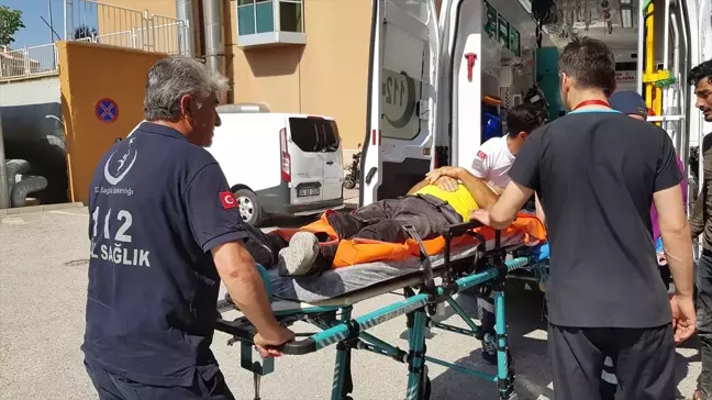 Erzincan'da stadyum inşaatından düşen işçi yaralandı