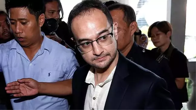 Malezya'da yolsuzluk skandalı: Eski Başbakan Rezak'ın üvey oğlu Rıza hakim karşısında
