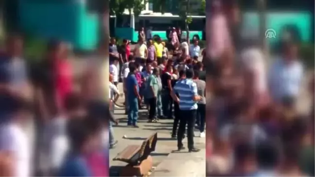Kadıköy'de denize düşen kadını zabıta kurtardı