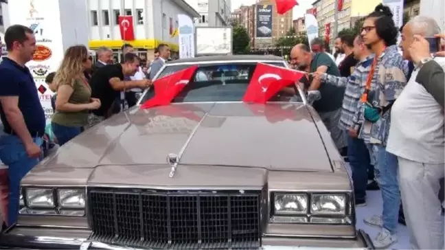 Çorum'da sergilenen klasik otomobiller ilgi gördü